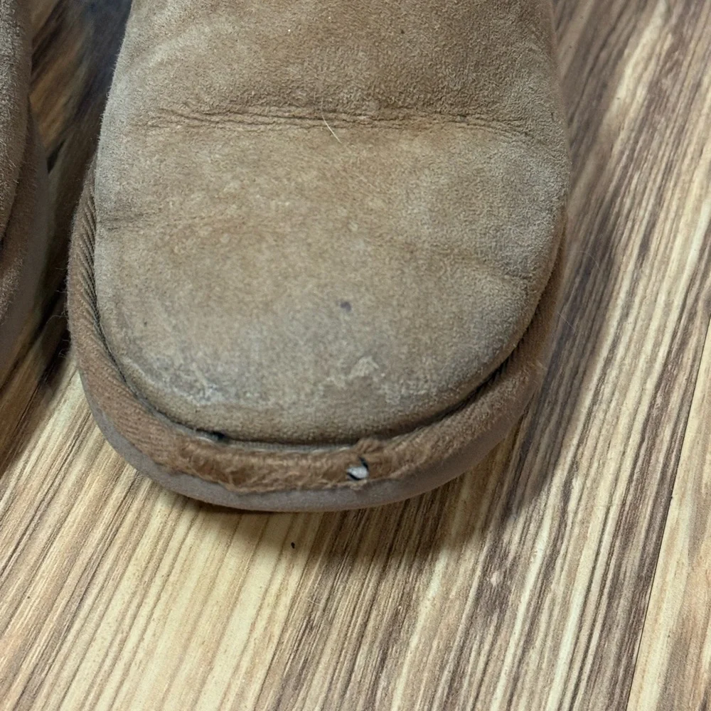 UGG Girl’s Boots with Bow, sz 4